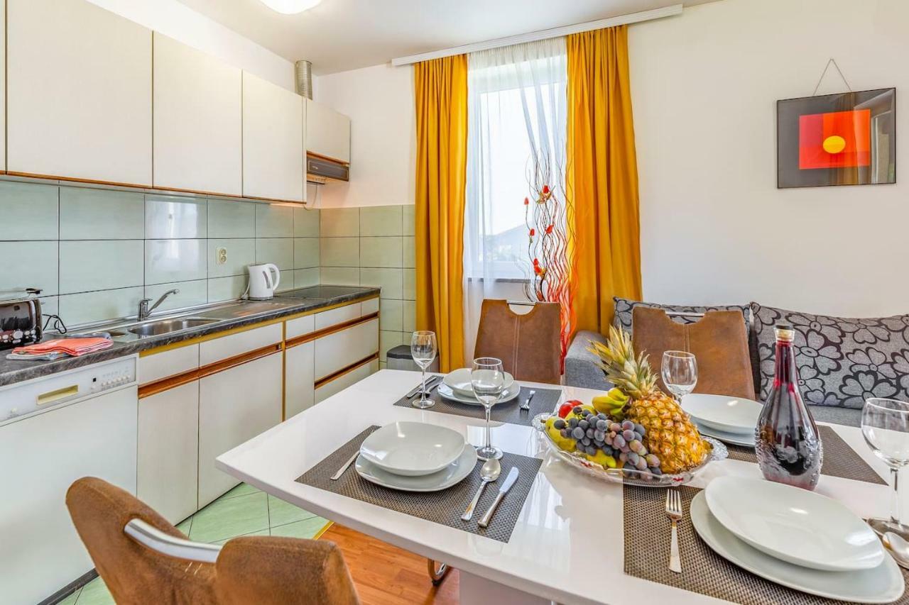 All Seasons Apartment Pola Esterno foto